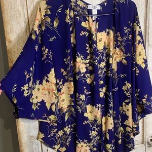Moamoa blue floral kimono
